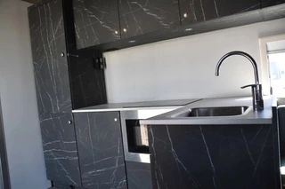 Volvo FH 2014 - 460 Globe XL 6x2 + HANGER - RACE TEAM - 6 ROAD-LEGAL SEATS/INCL. SEAT BELTS - LIVING - SHOWER - WC - BEDS - FULL AIR - ELEVATORS - WHEELBASE: 520 CM - ALCOA'S - TOP CONDITION - imagem 12