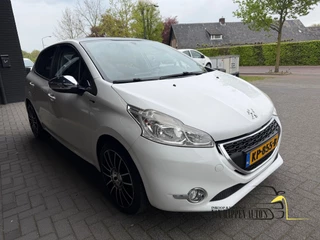 Peugeot 208 2014 - 1.2 VTi Allure obrazek 3
