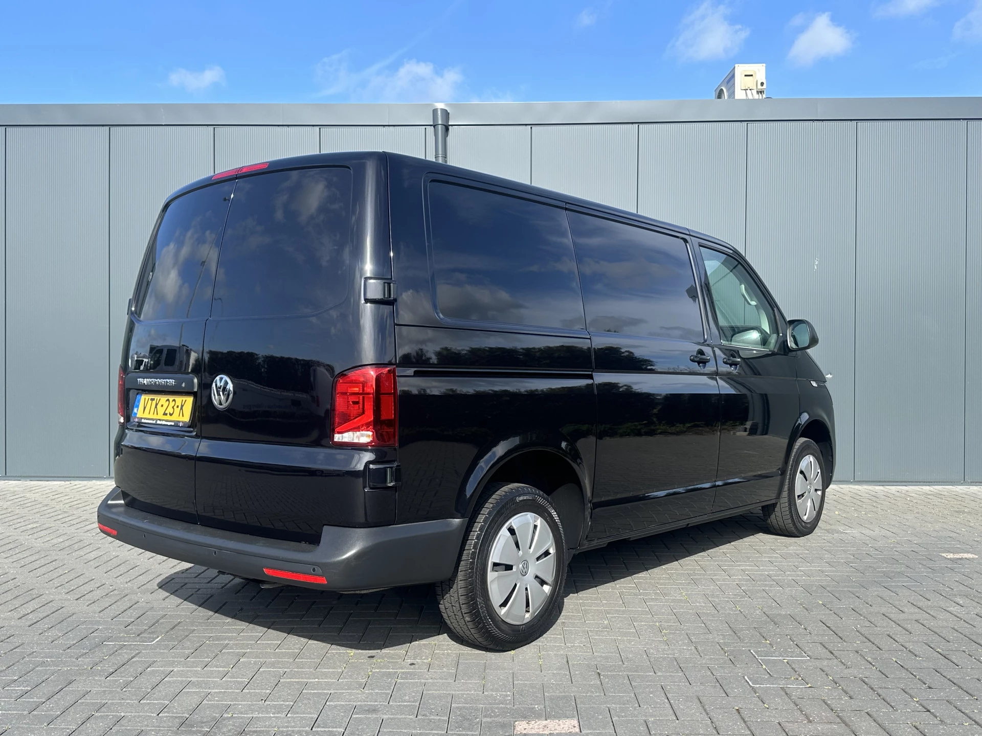 Volkswagen Transporter 2023 - 2.0 TDI 150 PK DSG AUTOMAAT / L1H1 / 1e EIG. / CRUISE / AIRCO / APPLE CARPLAY / ANDROID AUTO / NAVI / PDC Bild 3
