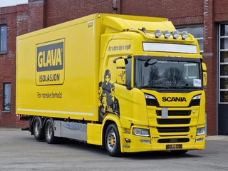 Scania R 2019 - R650 V8 NGS Highline 6x2 - Box with side doors - Loadlift - Retarder - Full air - 515 WB te koop
