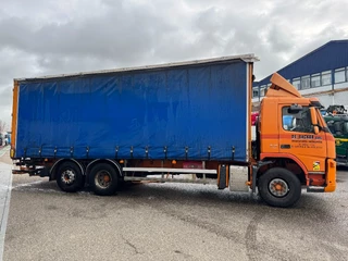 Volvo 340 2009 - FM 6X2 DHOLLANDIA 2000 KG CURTAINS image 4