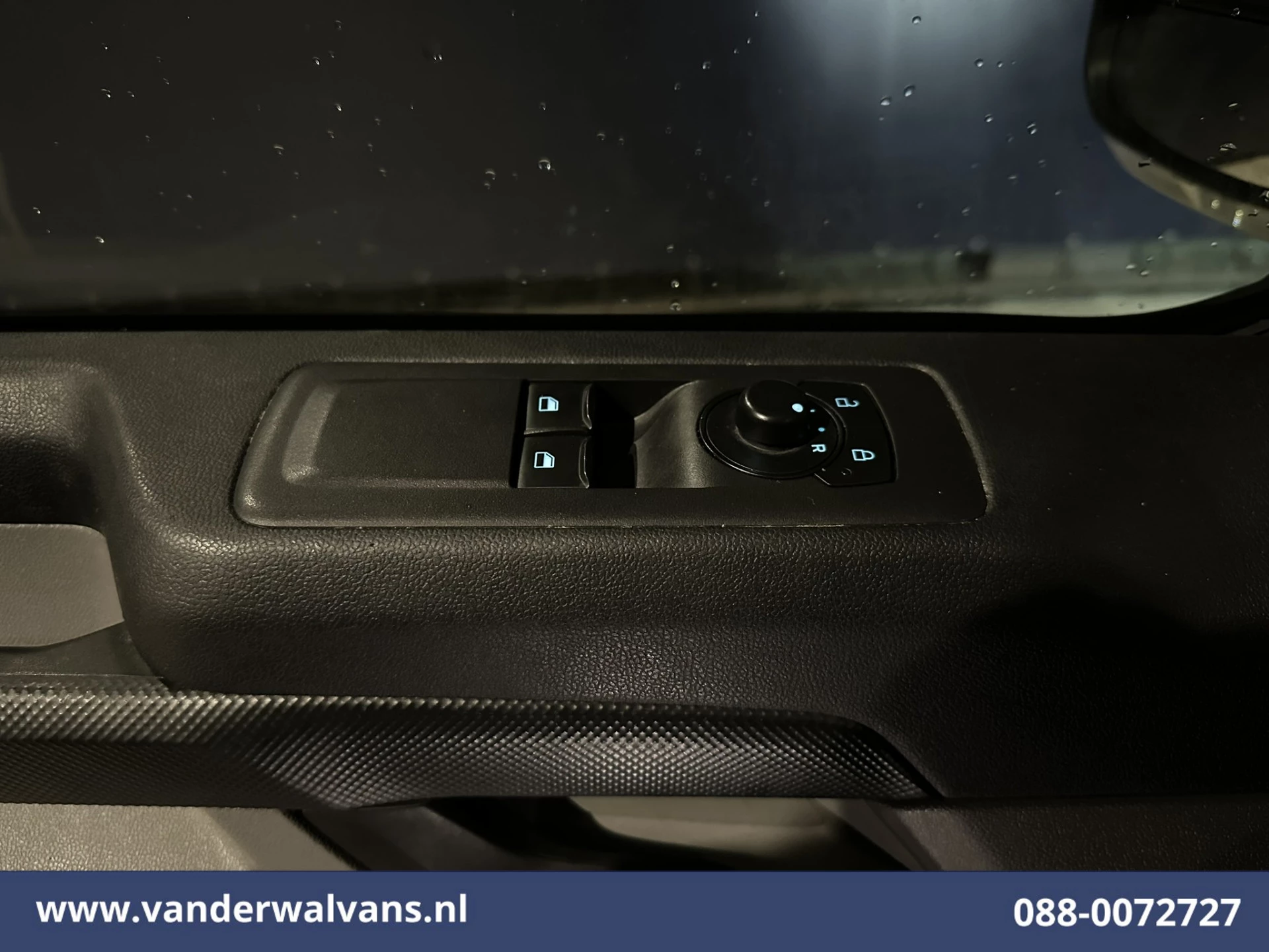 Ford Transit Custom 2024 - 2.0 TDCI 136pk L2H1 Euro6 Airco | Camera | Apple Carplay | Cruisecontrol | LED obrázek 19