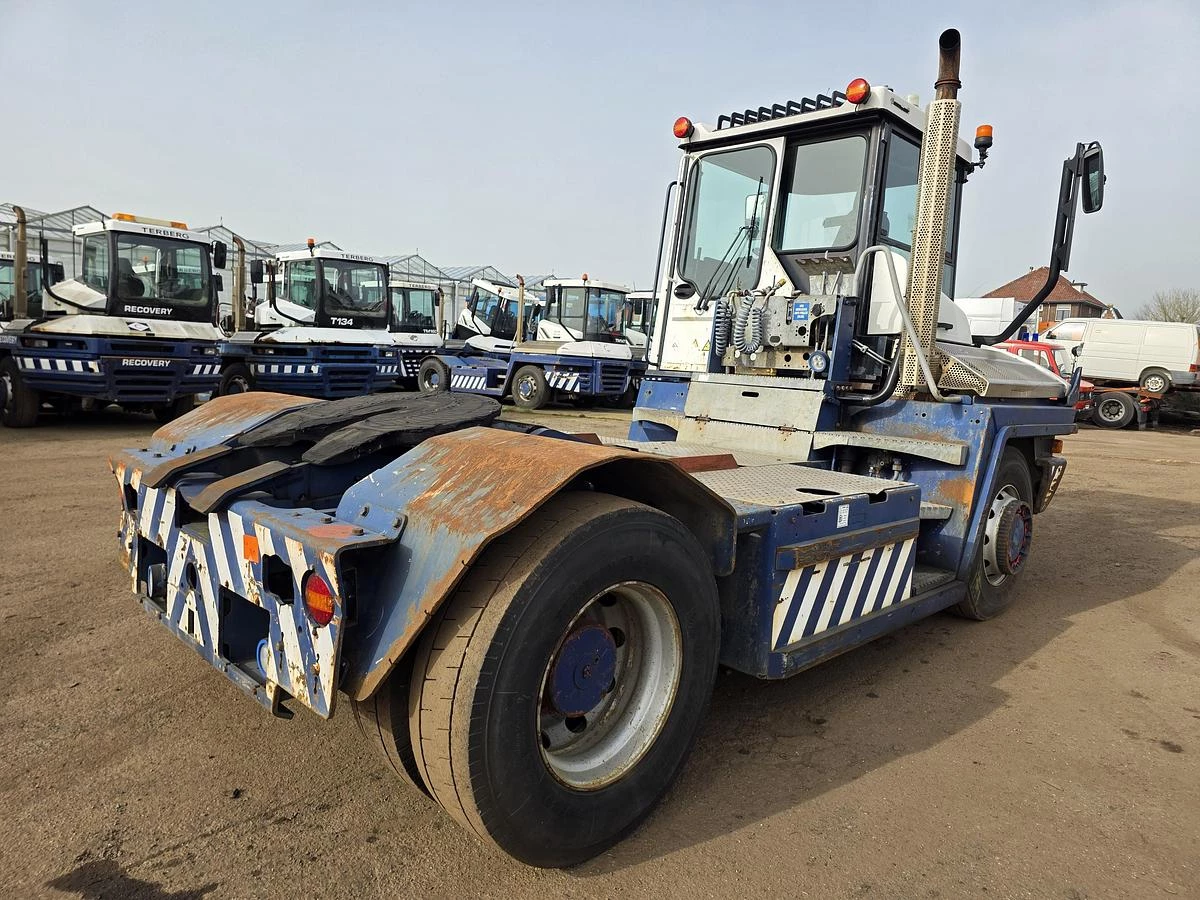 Terberg RT283 | TERMINAL TRACTOR 4X4| TURNING CHAIR. | AUTOMATIC GEAR | 27315 HOURS | hydraulic system| 2012 obrázek 5