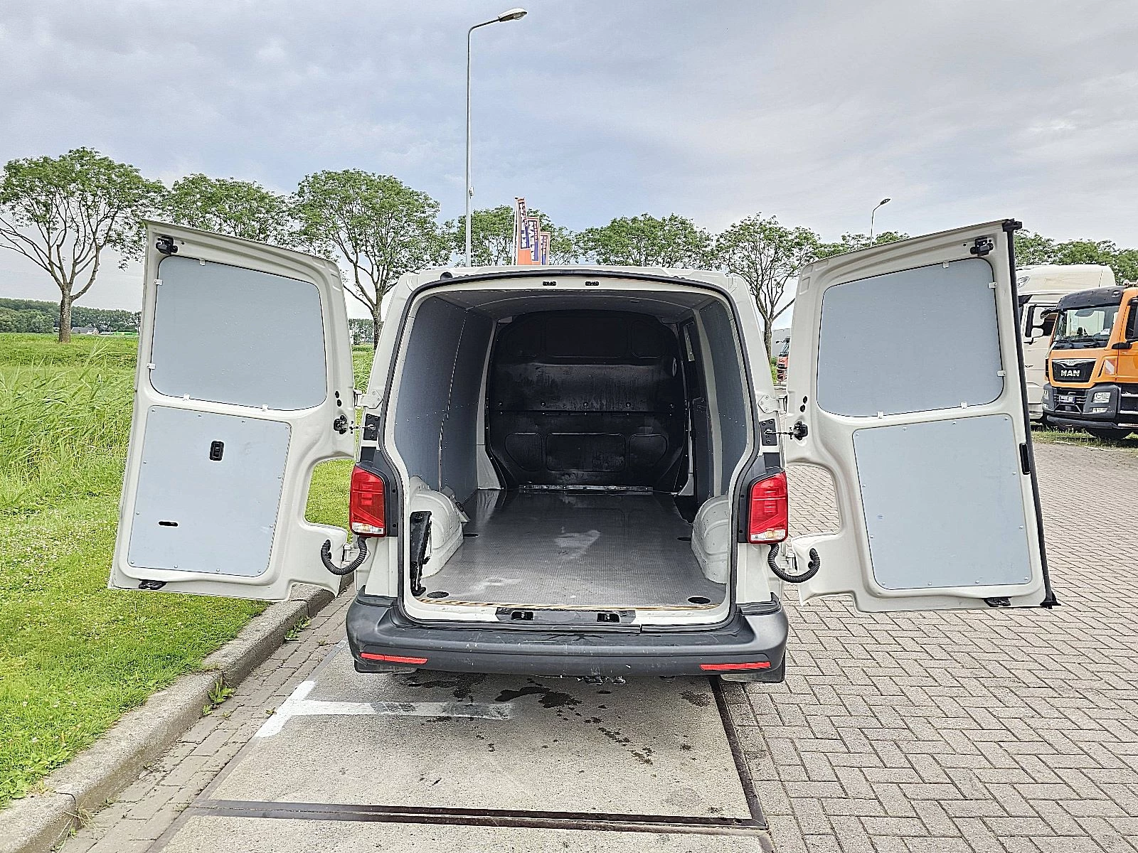 Volkswagen Transporter 2024 - 2.0 TDI Bild 12