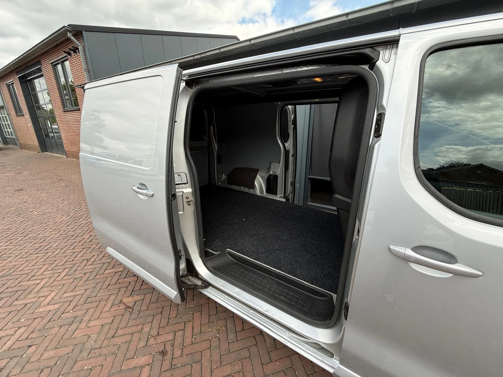 Toyota ProAce 2018 - 2.0 D Professional 2x schuifdeur Trekhaak PDC Navi Clima NAP Half Leer afbeelding 4