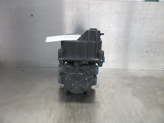 Mercedes-Benz - A 000 429 63 24 MAGENEET VENTIEL MERCEDES BENZ 2542 6X2 EURO 6 изображение 3 миниатюра