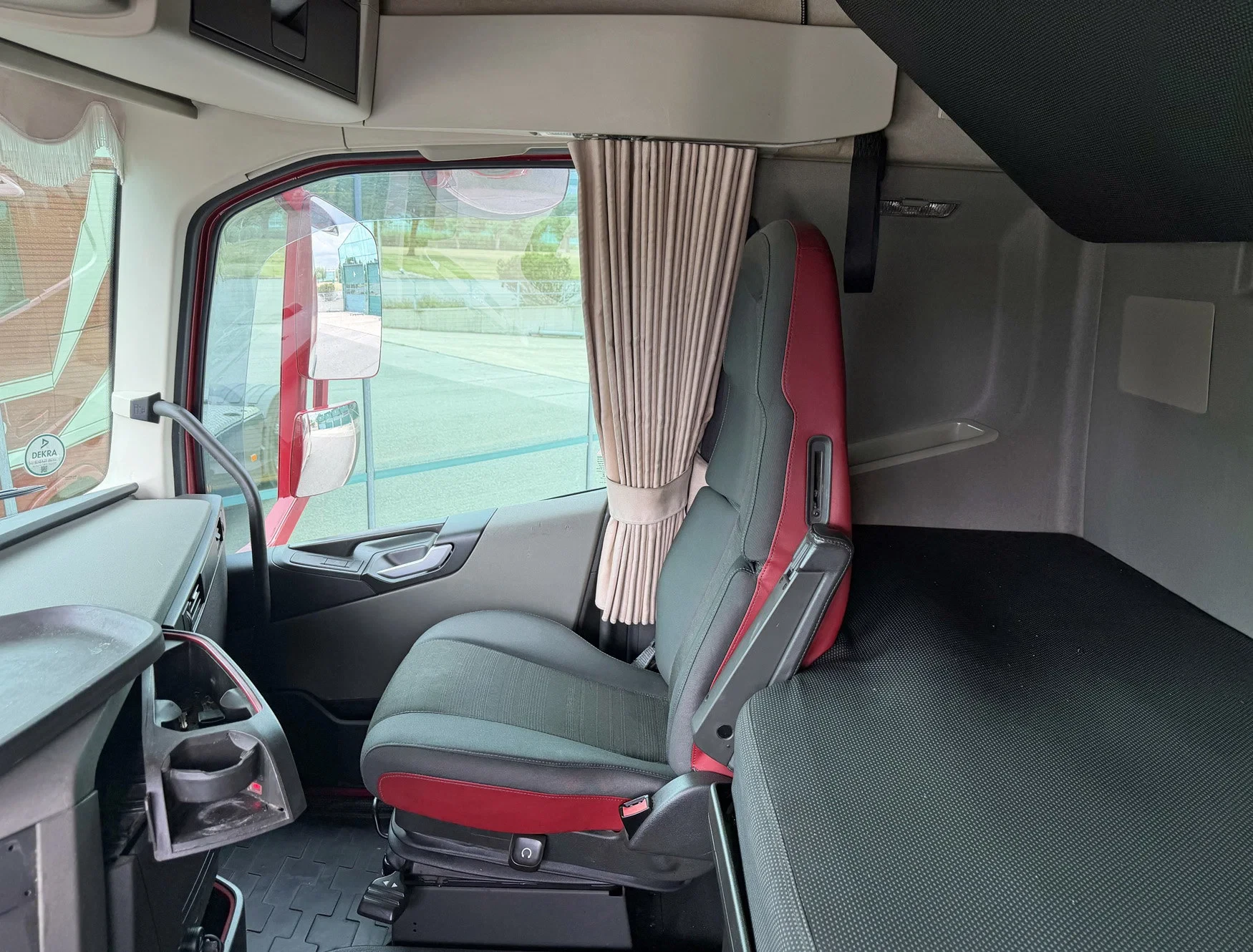 Volvo FH 2017 - 13.500 I-PARK COOL FULL ADR (ALL CLASSES) SUPER CONDITION HOLLAND-TRUCK afbeelding 8
