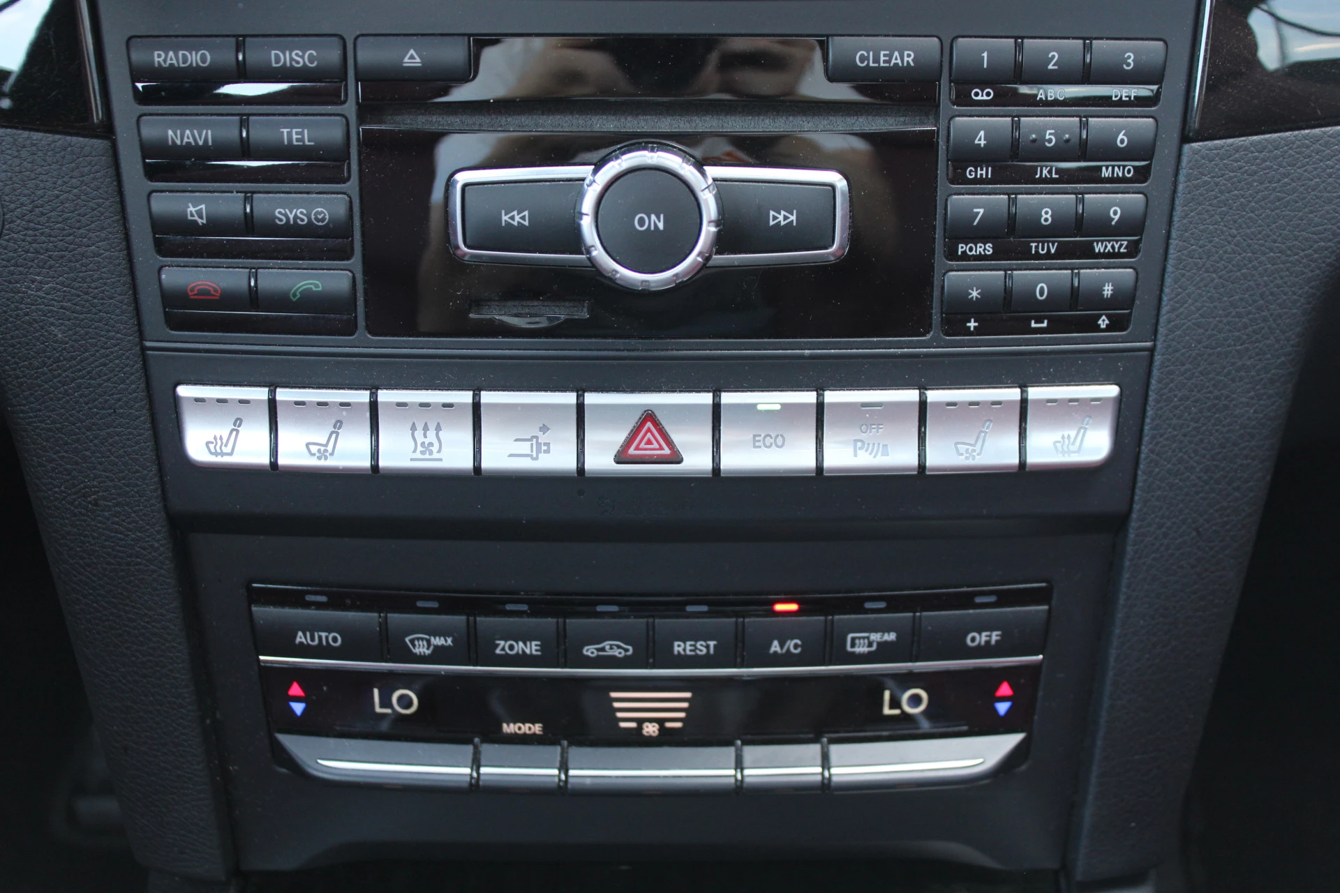 Mercedes-Benz E-Klasse 2015 - Coupé 320 Prestige AMG PANORAMADAK LEDER MEMORY DISTRONIC 360-CAMERA H&K 19'' afbeelding 18