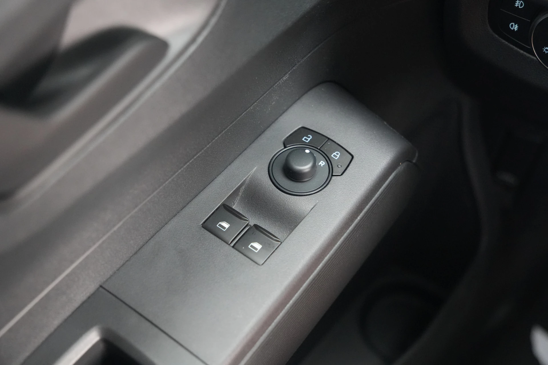Ford E-Transit Courier 2026 - Trend 46 kWh 136pk - Stoel/Stuurverwarming - Camera - Cruise - Carplay/Android - Rijklaar Bild 26