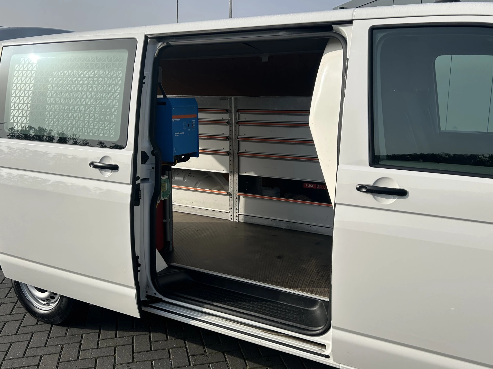 Volkswagen Transporter 2020 - 2.0 TDI 150 PK 4-MOTION 6.1 / L2H1 / 1e EIG. / 4x4 / TREKHAAK / ACHTERKLEP / INRICHTING / AIRCO / CRUISE / NAVI / APPLE CARPLAY zdjęcie 12