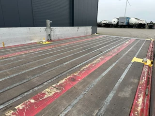 Pacton Oplegger 2020 - platte met twist locks voor 1x40FT / 2x20FT /1x20FT centraal / 1x30FT / alu zijborden / NL trailer / APK 12-2026 bild 13