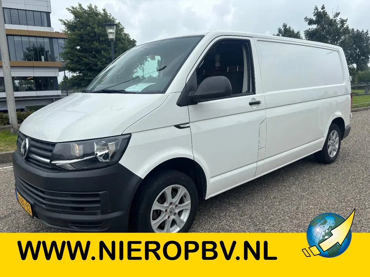 Volkswagen Transporter 2017 - 2.0TDI L2H1 Airco Navi Cruisecontrol Trekhaak EURO 6 imagem 1