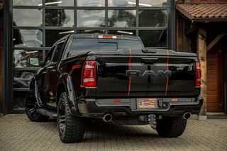 Dodge Ram 1500 2024 - 5.7 V8 4x4 Crew Cab Laramie sport obrazek 3
