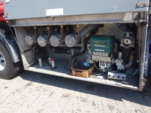 Volvo FM 9 2002 - 18600 LITER FEULTANK,4 COMPARTMENTS afbeelding 2