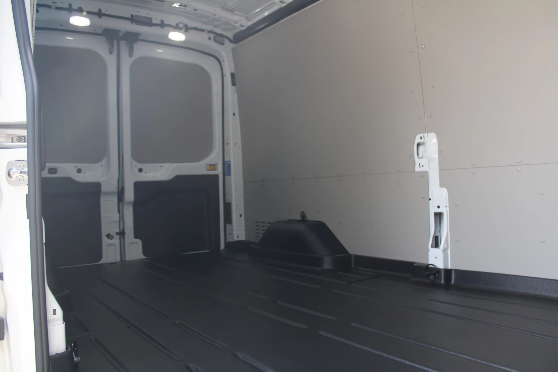 Ford E-Transit 2025 - 350 L3H2 Trend 68 kWh Vol Elektrisch - 360 Camera - Pro Power Onboard - Dodehoek Assistent - Rijklaar Bild 6