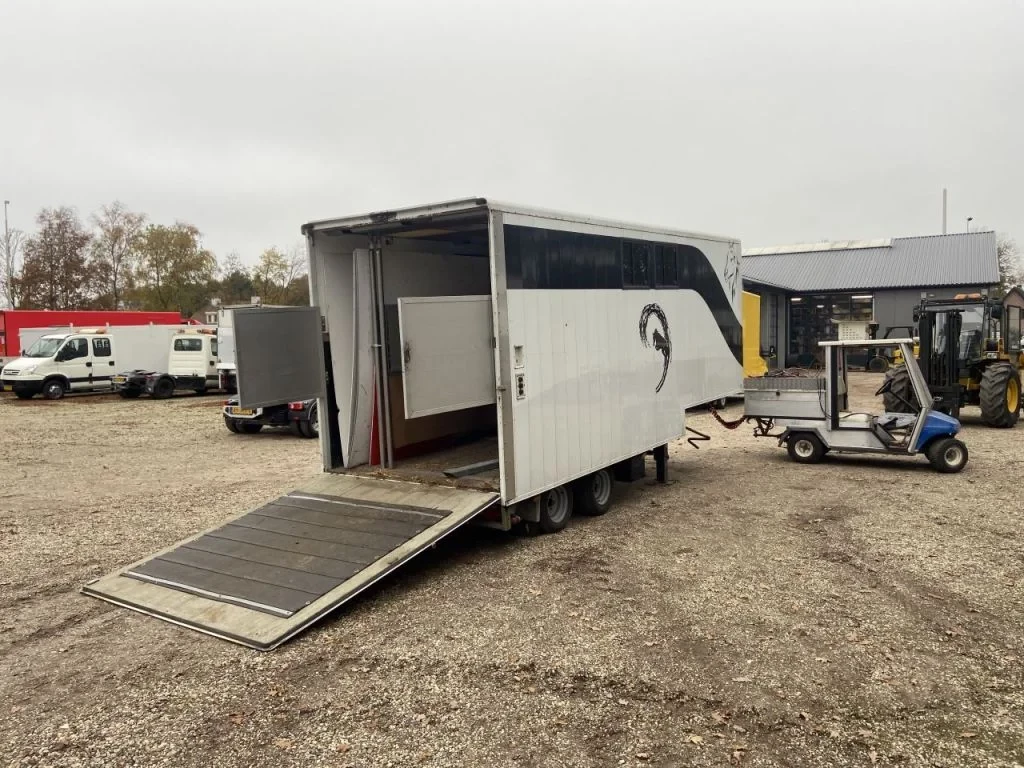Doornwaard 1999 - Be oplegger gesloten paardentransport afbeelding 1