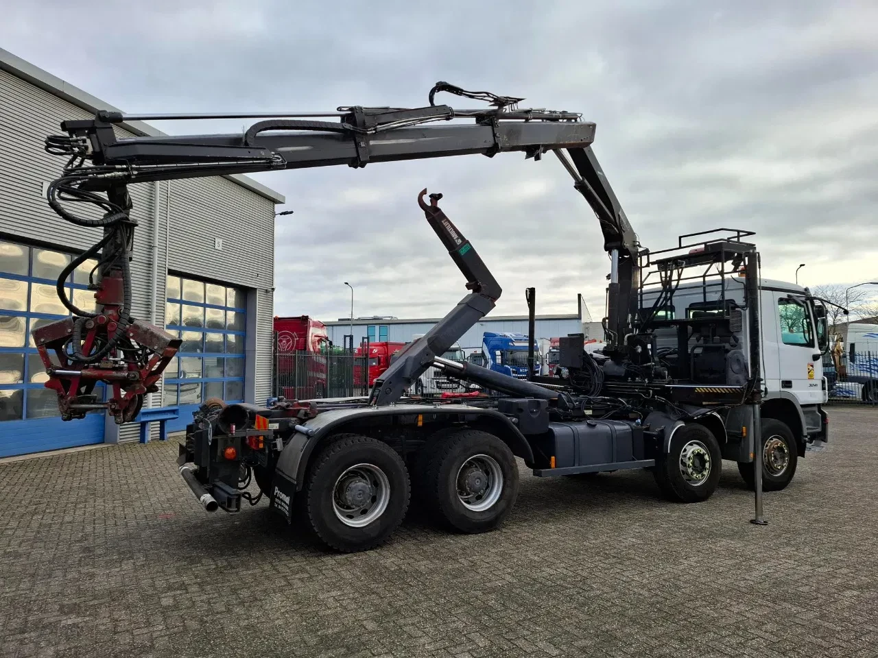 Mercedes-Benz Actros 2008 - 3241 / 8X4 / HIAB 144B-2 / REMOTE / ROTATOR / 20TON HOOK / 2XBIG AXLE / FULL-STEEL / DRUM BRAKES / EURO-4 / 2008 obrázek 5