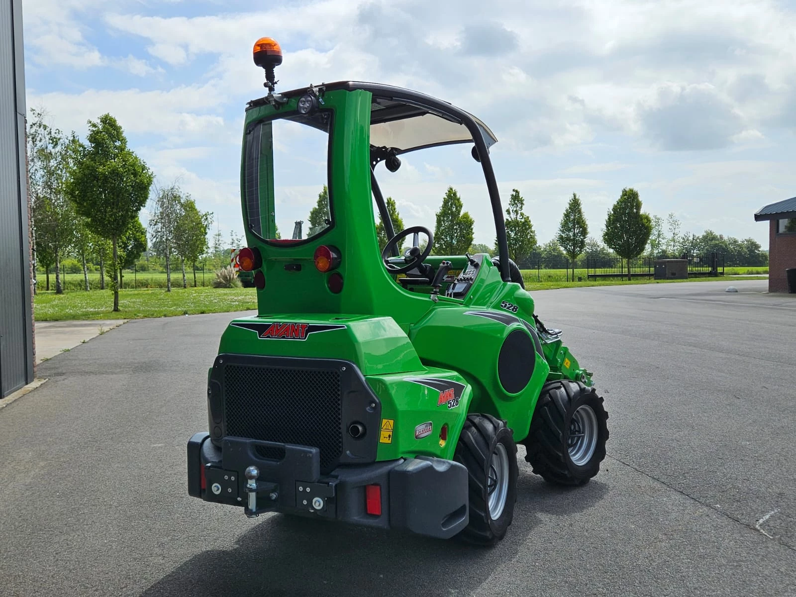 Avant 2024 - 528 TDL+ mini-shovel afbeelding 4