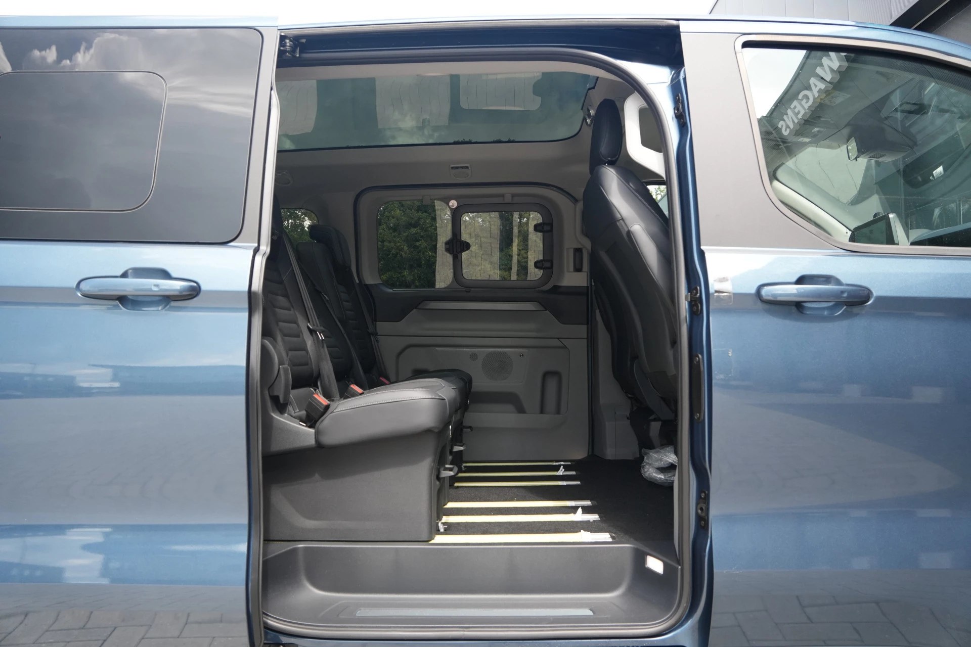 Ford Tourneo Custom 2026 - 340 2.5 PHEV L2H1 Titanium X 232pk | ACC | Pano | B&O | Elek. schuifdeuren | 360 camera | Elek-Trekhaak | Prijs excl. BTW | Rijklaar obrázek 49