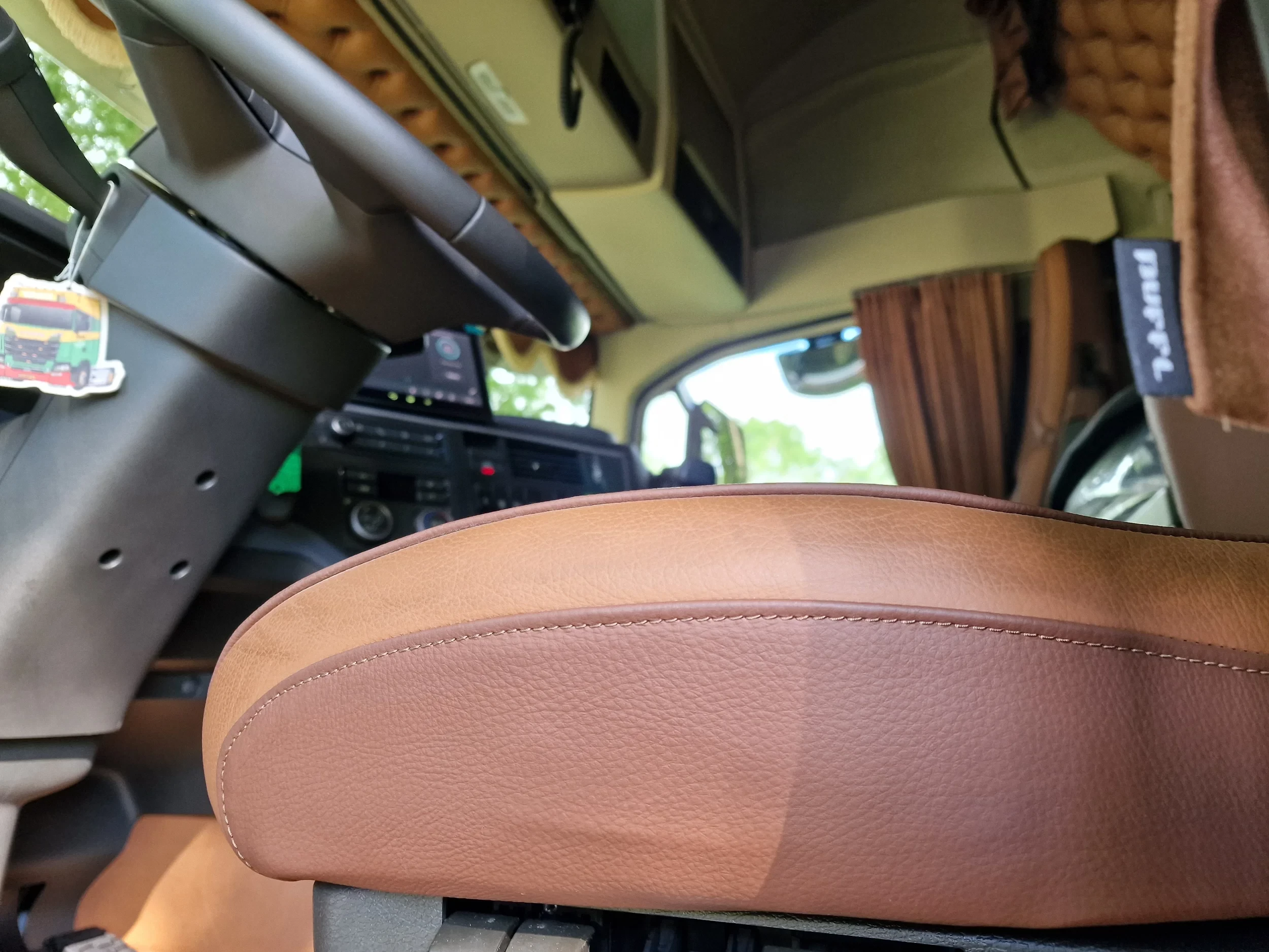Volvo FH 2026 - 540 Aero Globetrotter XL 4x2 - New - Full spec - Show Truck - BUFFL interior - Retarder - I parkcool - Full air immagine 28
