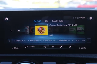 Mercedes-Benz A-Class 2021 - 180 AUT7 AMG LINE NIGHT PAKKET SFEER WIDESCREEN NL AUTO imagem 26
