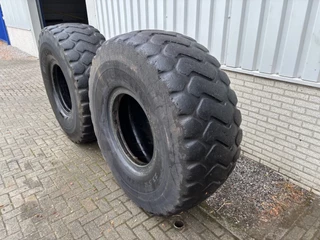 Michelin N/A - 23.5R25 used tires (set of 2) obrazek 2