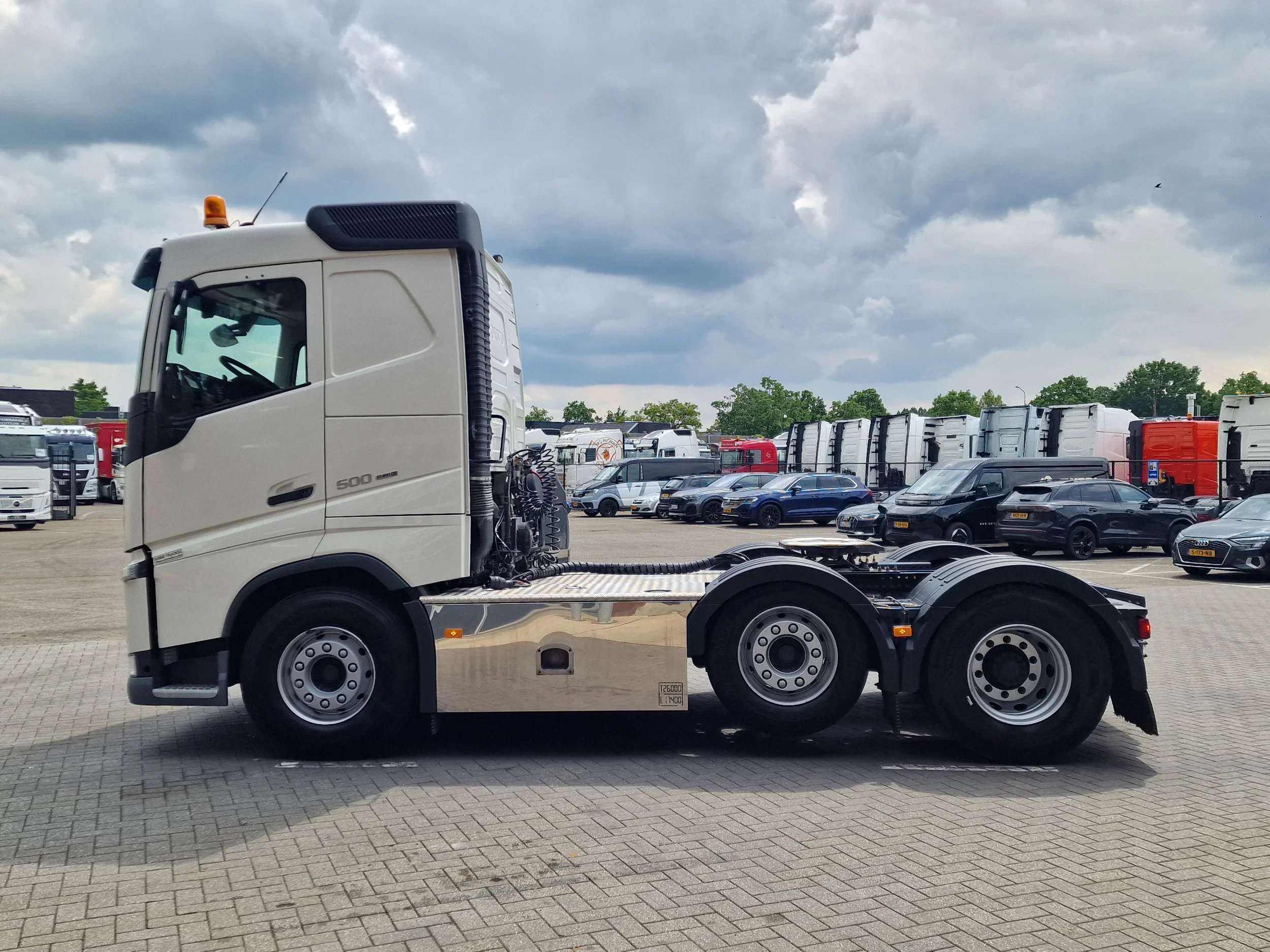 Volvo FH 2020 - 13.500 6x2/4 Low roof - MA chassis - PTO/Hydraulic - Full air imagen 4