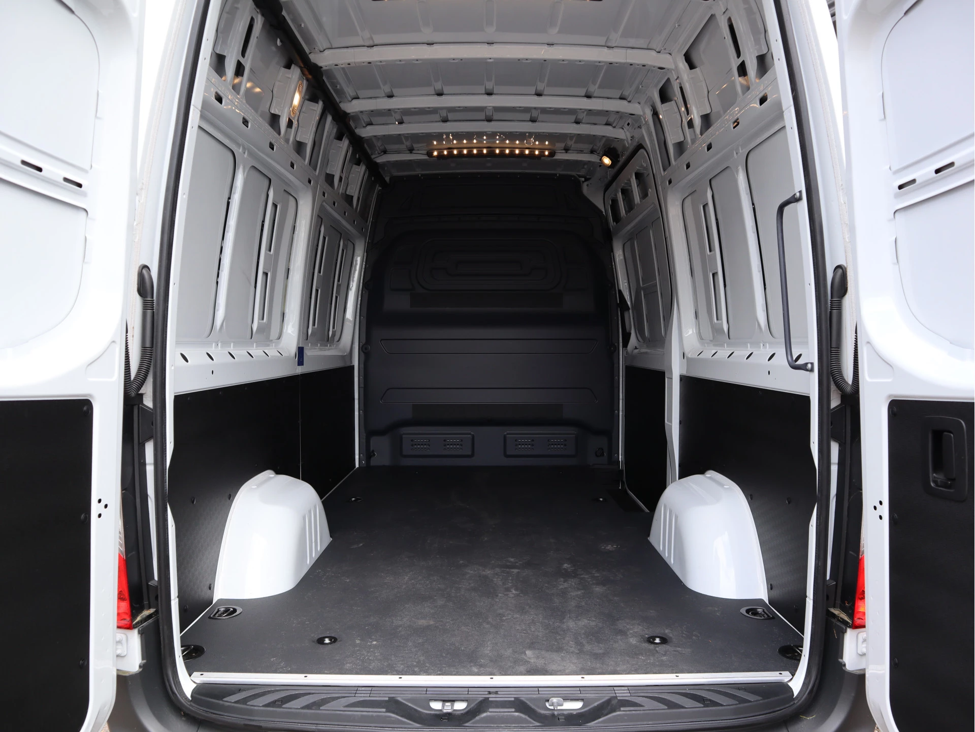 Mercedes-Benz eSprinter 2025 - 320 81kWh L2H2 - Trekhaak - Cruise - MBUX - 2025 Bild 19