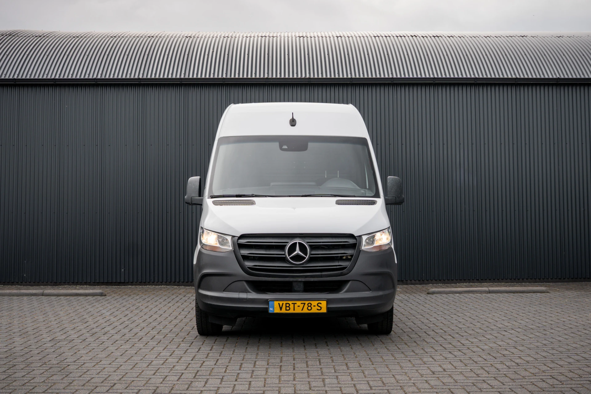 Mercedes-Benz Sprinter 2019 - 311 CDI RWD L2H2 | | Volledig Ingericht | Mbux | Camera | Climatronic afbeelding 3