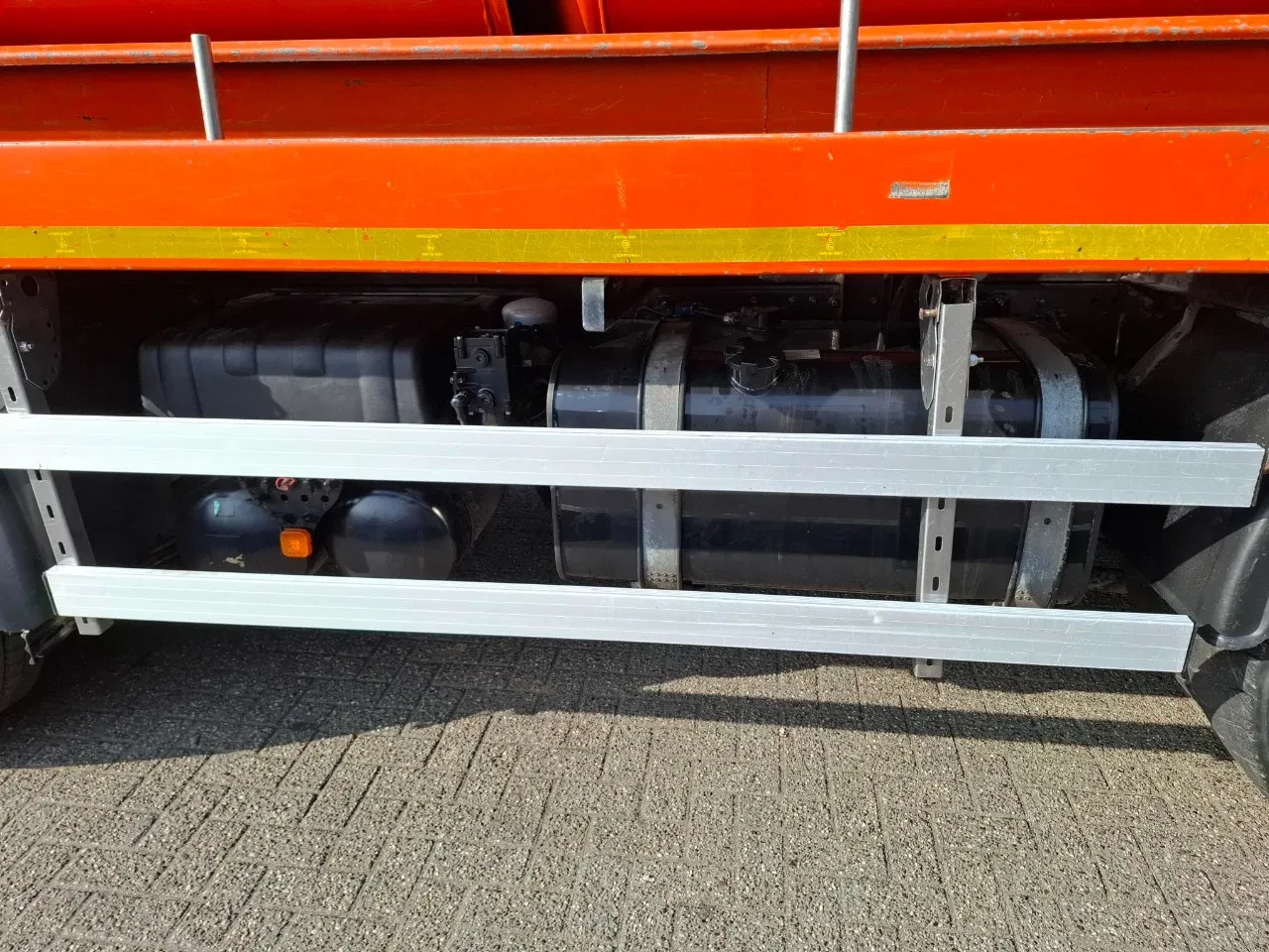 MAN TGS 2011 - 35.360 / WICOM SEWAGE SUCTION 200 BAR / 8X4 / !! 236672 KM !! / 2XLENKACHSE / FRIDGE / MANUAL / EURO-5 / 2011 imagen 16