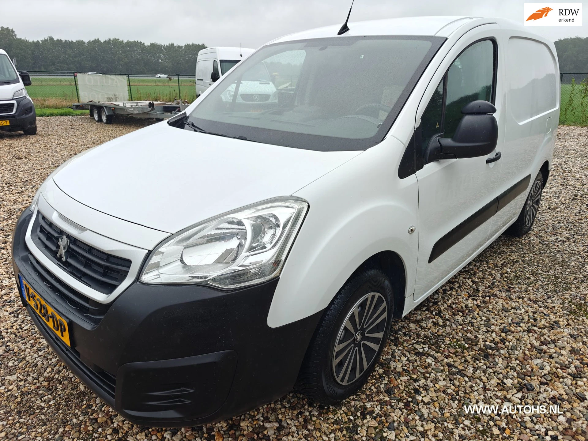 Peugeot Partner 2017 - 120 1.6 BlueHDi 100 Pk , euro 6 , Airco , navi , rijdend kantoor , Apk mei 2027 , nette bus. image 1
