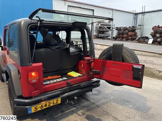 Jeep Wrangler 2006 - 4.0i Soft cabrio 4x4 4x4, Winch, Automatic изображение 13