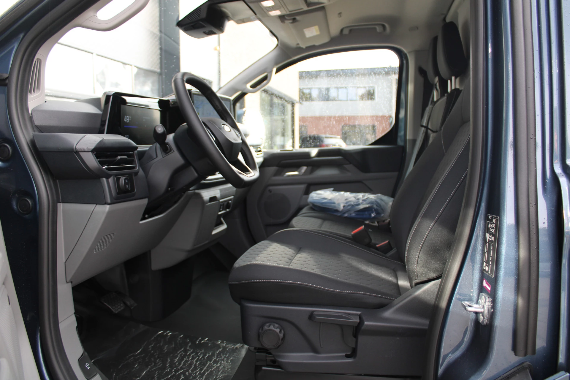 Ford E-Transit Custom 2025 - 340 L2H1 Limited 65 kWh 218pk - 2x Schuif - LED - 360 Camera - B&O - ACC - Navi - Stoel/Stuurverwarming - Rijklaar afbeelding 13