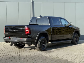 Dodge Ram 1500 2024 - 3.0 420 PK REBEL PREMIUM / LUCHTVERING / 2025 MODEL / INCL PRINS LPG! / PANO / 360 CAMERA / TREKHAAK / 3500 KG AHG / NIGHT EDITION image 3