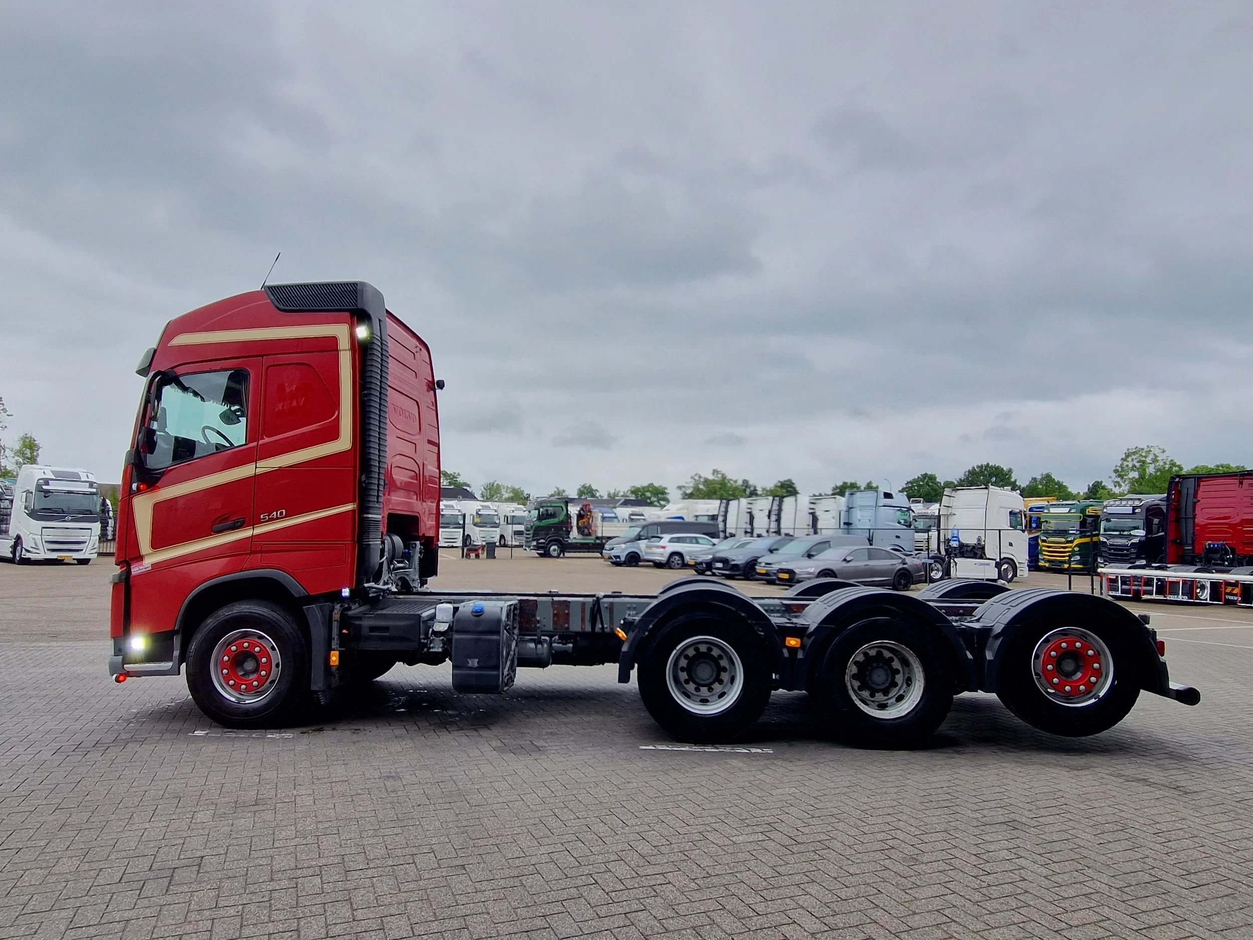 Volvo FH 2020 - 13.540 Globetrotter 8x4*4 - Chassis - 3.7 WB - Full air - PTO obrázek 4