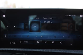Mercedes-Benz A-Class 2020 - 180 AUT7 AMG LINE WIDESCREEN NAVI CAMERA CARPLAY NL AUTO изображение 23