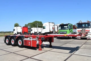 Broshuis 2018 - 3UCC-39/45 MFCC + GENMARK GENSET 2023!! - LIFT AXLE - SAF AXLES - DISC BRAKES - 2 x EXTENDABLE - ALCOA'S - EXCELLENT CONDITION - afbeelding 1 miniatuur