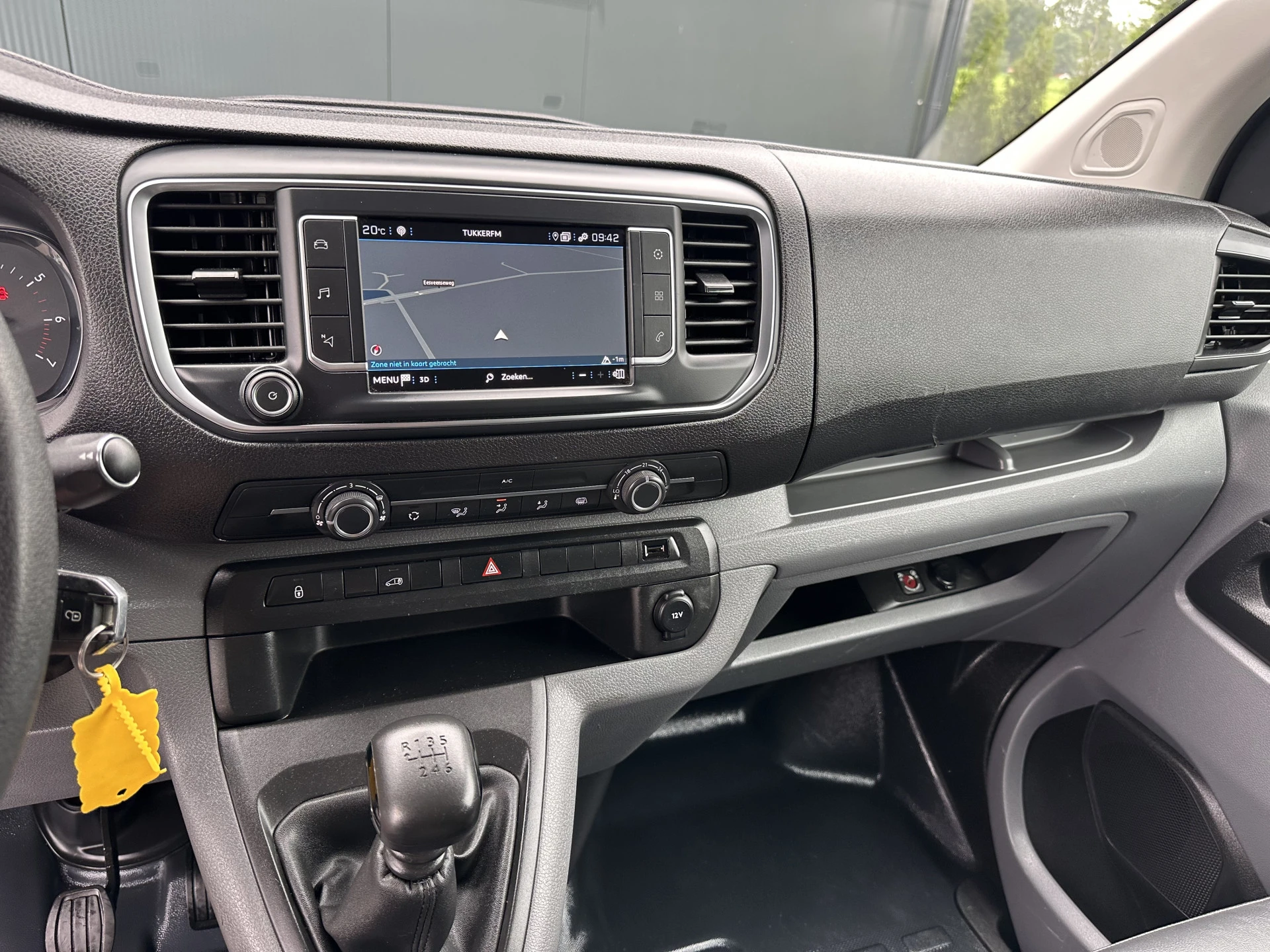 Peugeot Expert 2021 - 2.0 BlueHDI 123 PK / L2H1 / 1e EIG. / IMPERIAAL / TREKHAAK / AIRCO / CRUISE / CARPLAY afbeelding 10