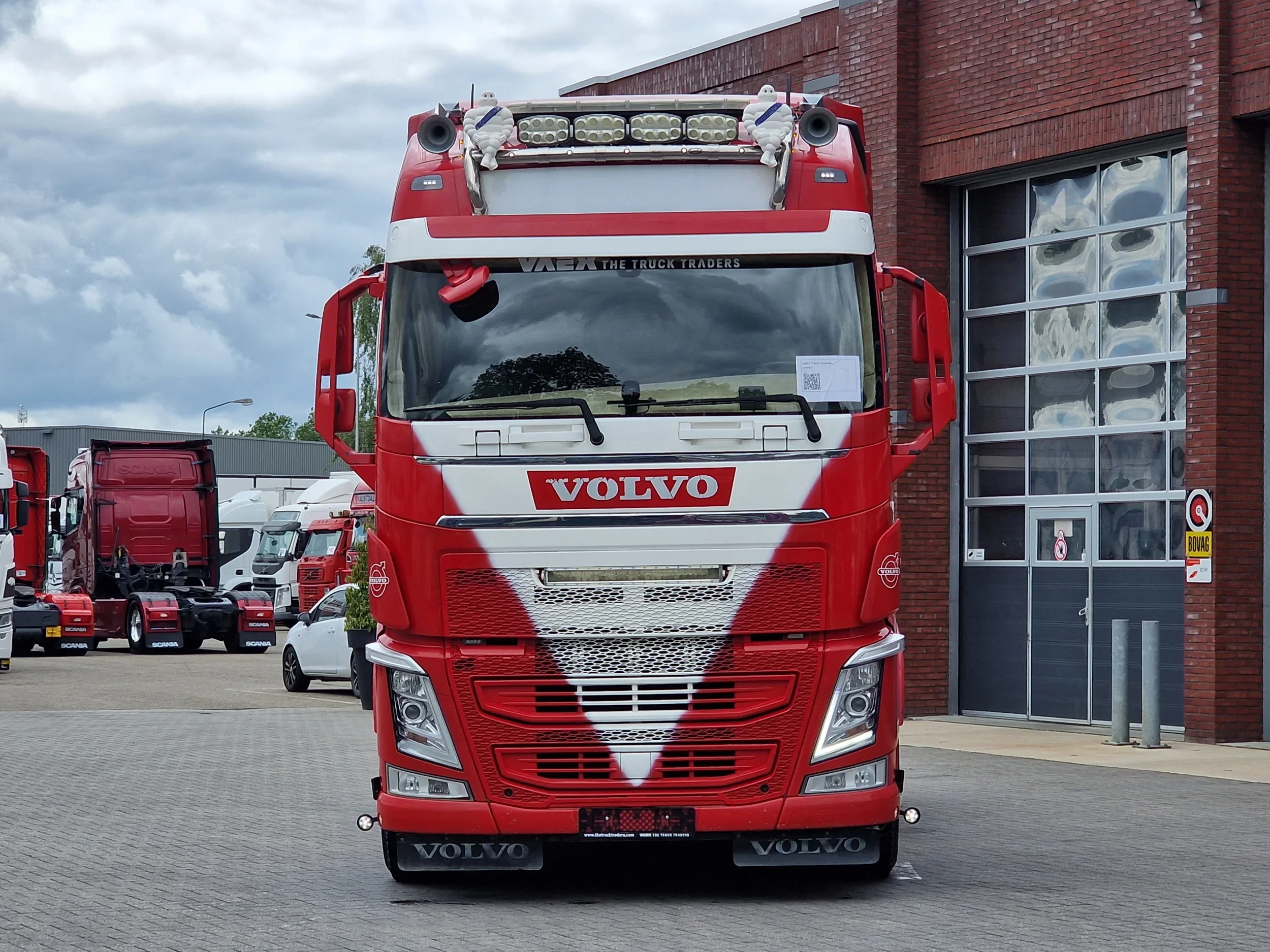Volvo FH 2020 - 13.540 Globetrotter 6x4 - Lift axle - PTO/Hydraulic - Custom interior - Full air изображение 2