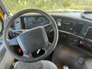 Volvo FM 2005 - 9 6X2R obrazek 21