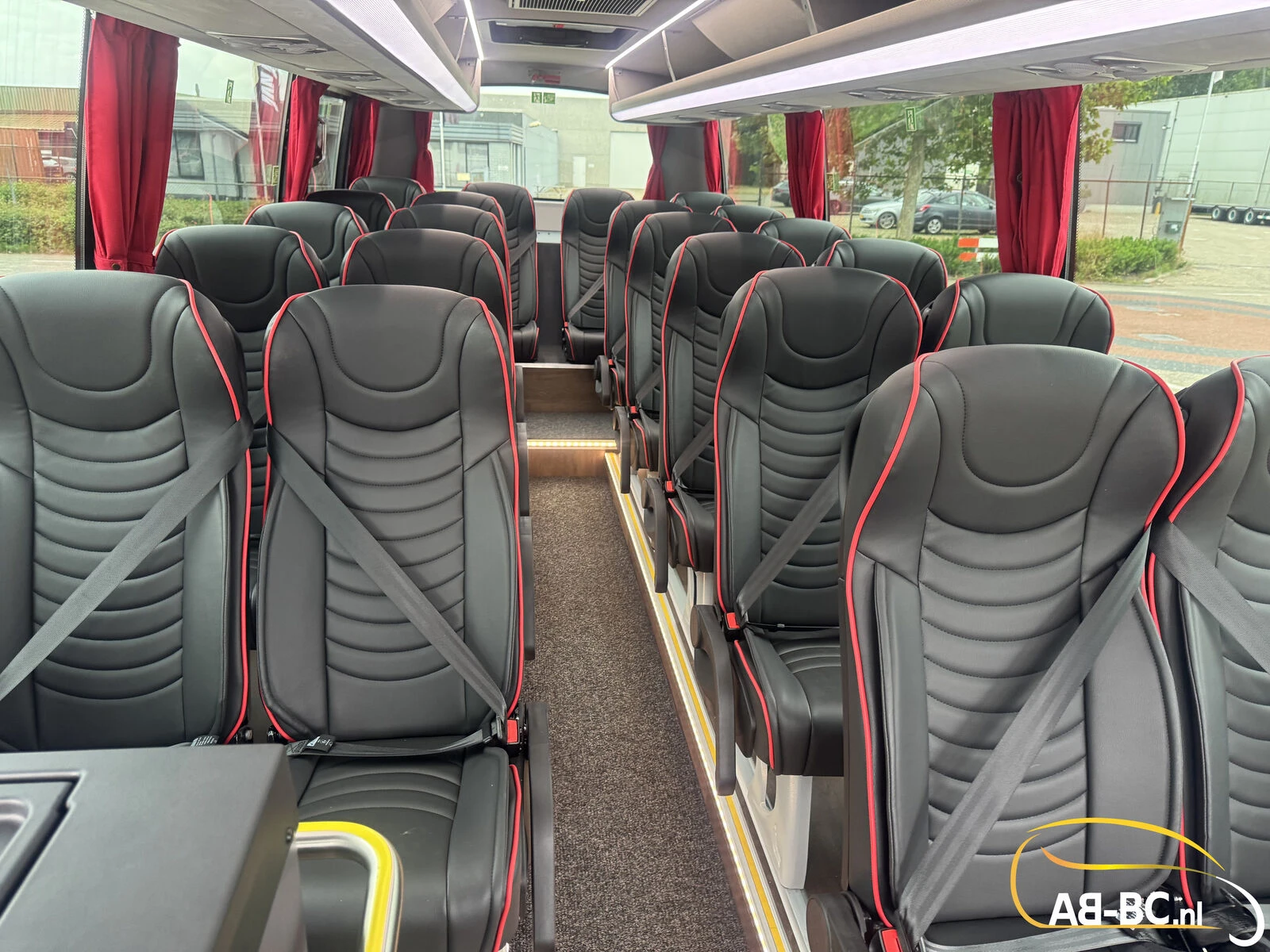 Iveco Rosero First Touring Electra, range 336 km, 24 Seats 2026 obrázek 42
