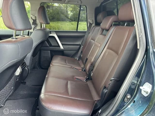 Toyota Land Cruiser 2018 - 2.8 D-4D-F Executive Window Van obrazek 17