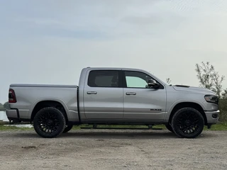 Dodge Ram 1500 2022 - LIMITED NIGHT 5.7L V8, DEALER ONDERH, PANO, LUCHTV, HUD, BLIS, ACC, 360, H&K, KEYLESS, MEMORY, DIGITAL MIRROR afbeelding 3 miniatuur
