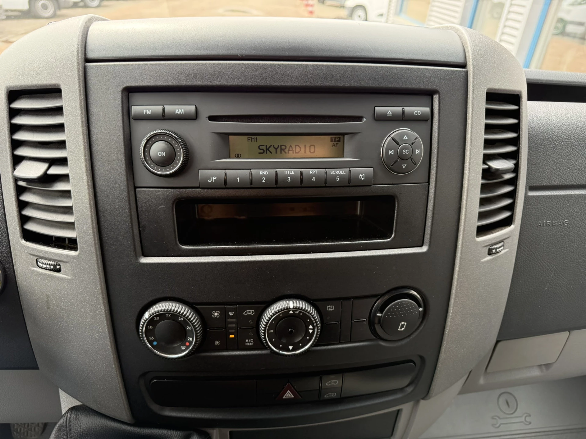 Volkswagen Crafter 2013 - 35 2.0 TDI L3H2 LET OP!! SPECIAL 4X4 100% ALL TERRAIN afbeelding 9