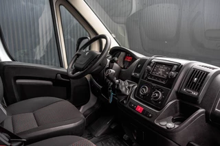 Peugeot Boxer 2021 - 330 2.2 BlueHDi 120 L2H2 Premium | Camera | Cruise | Navi | Airco | Trekhaak imagen 2