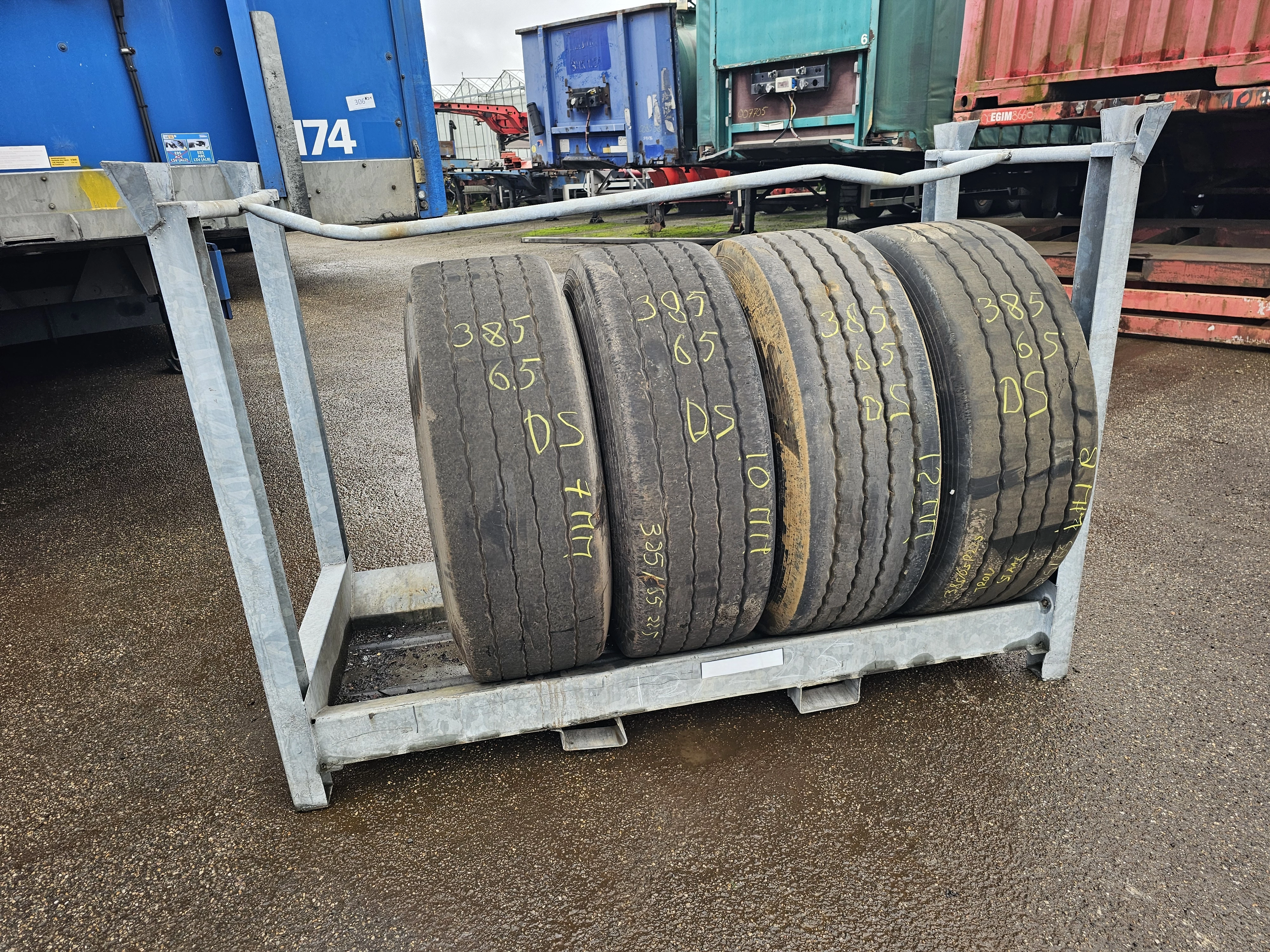 CONTINENTAL BRIDGESTONE. TRAILER TIRE 2000 afbeelding 1