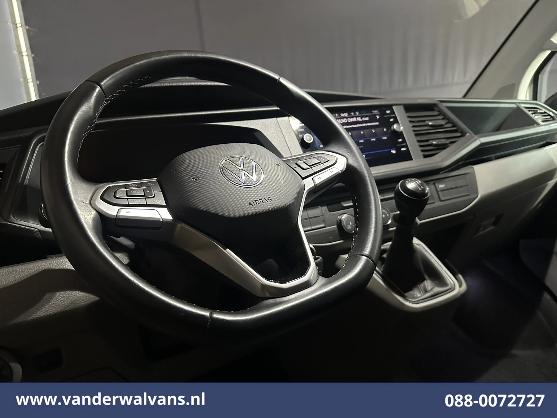 Volkswagen Transporter 2023 - 2.0 TDI L2H1 Euro6 Airco | Navigatie | Apple Carplay | Android Auto | Trekhaak obrázek 16