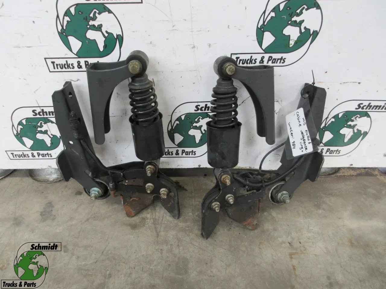 Mercedes-Benz - A 967 317 13 03 // A 967 310 01 29 // A 942 310 03 83 CABINE STEUN ATEGO EURO 6 afbeelding 1