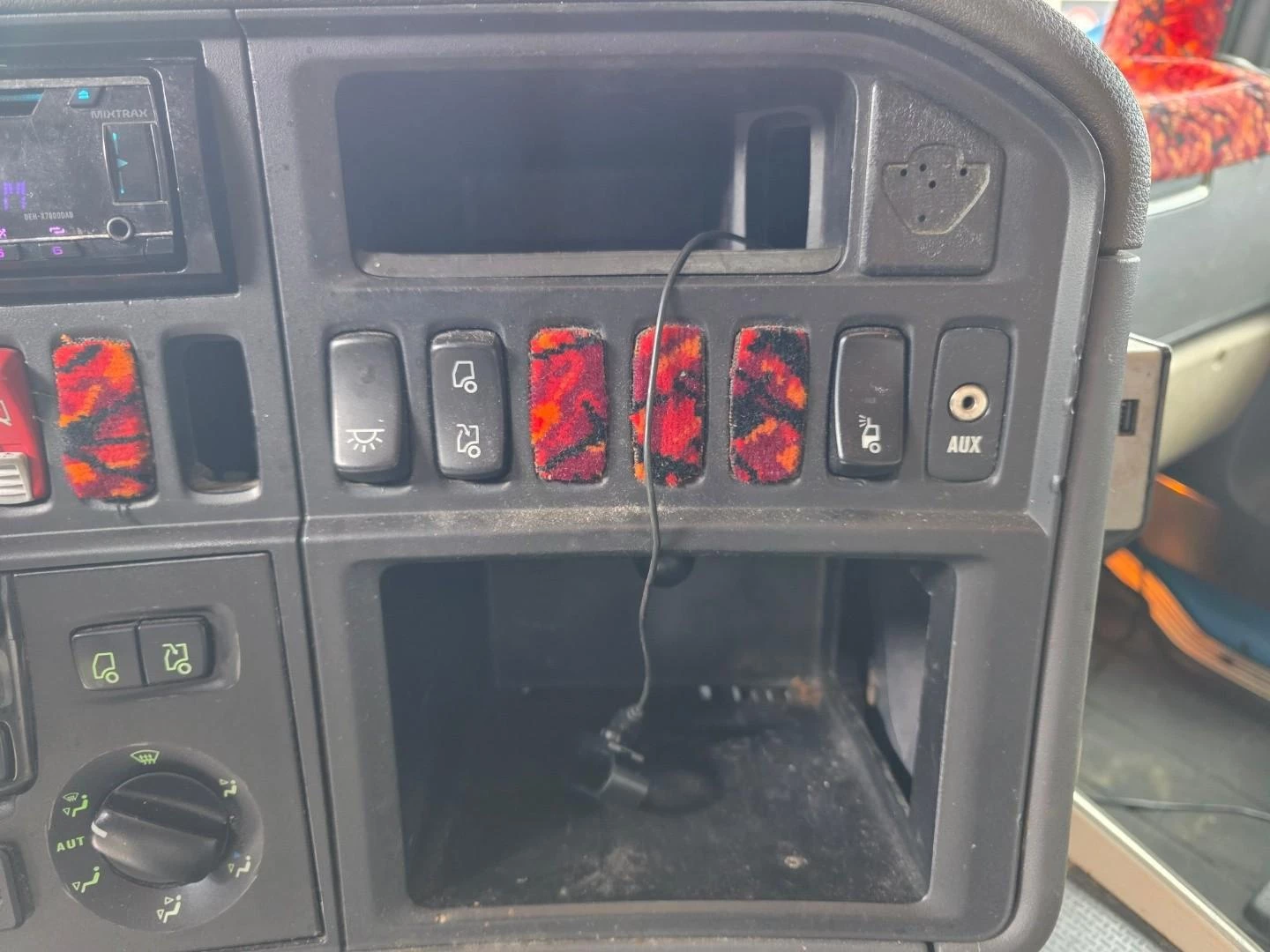 Scania R 2010 - R560 LA6X2 HNA imagem 19