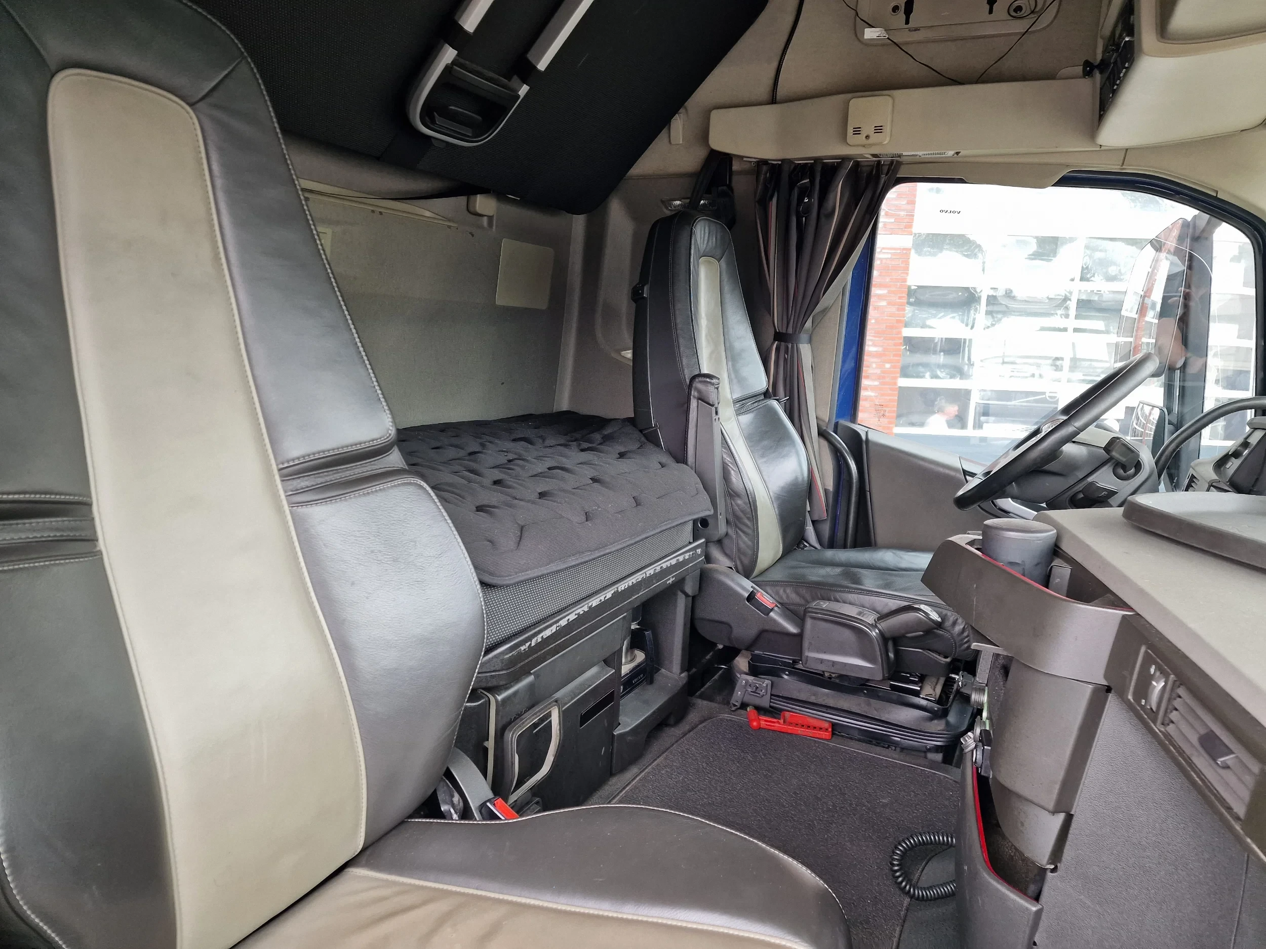 Volvo FH 2019 - 13.460 6X2 - full air - WB600 - Leather seats - side opening изображение 25